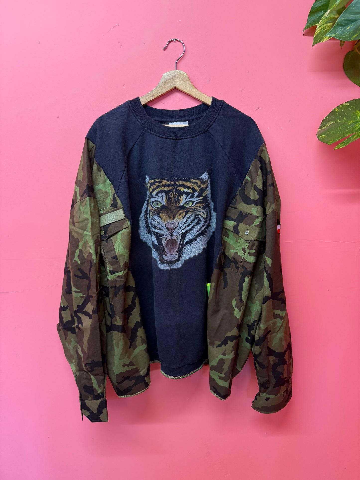 Tiger lazy top