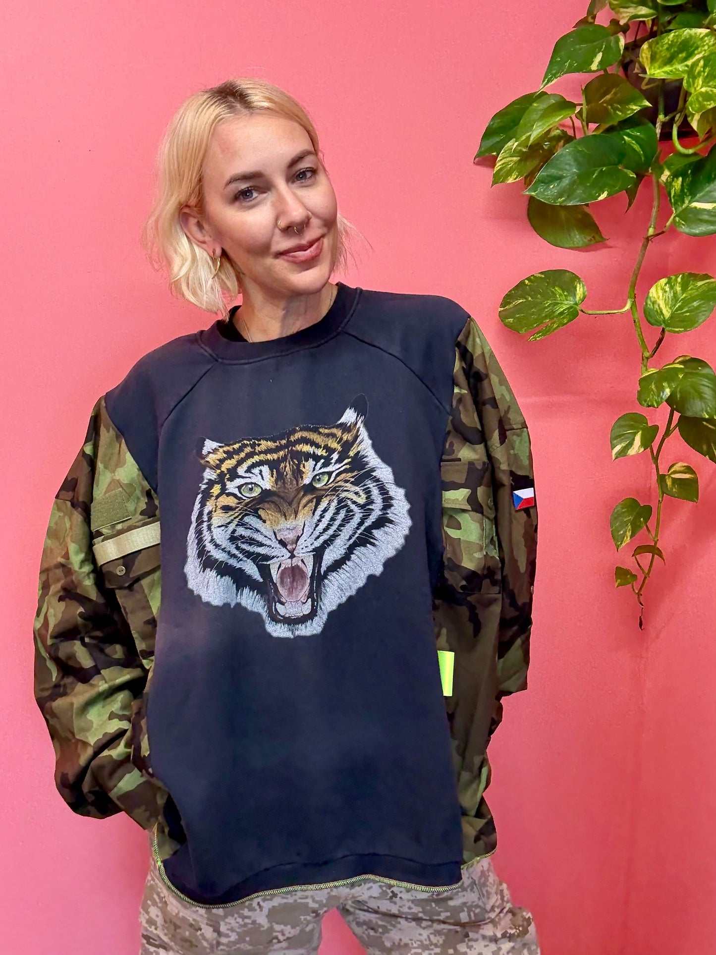 Tiger lazy top