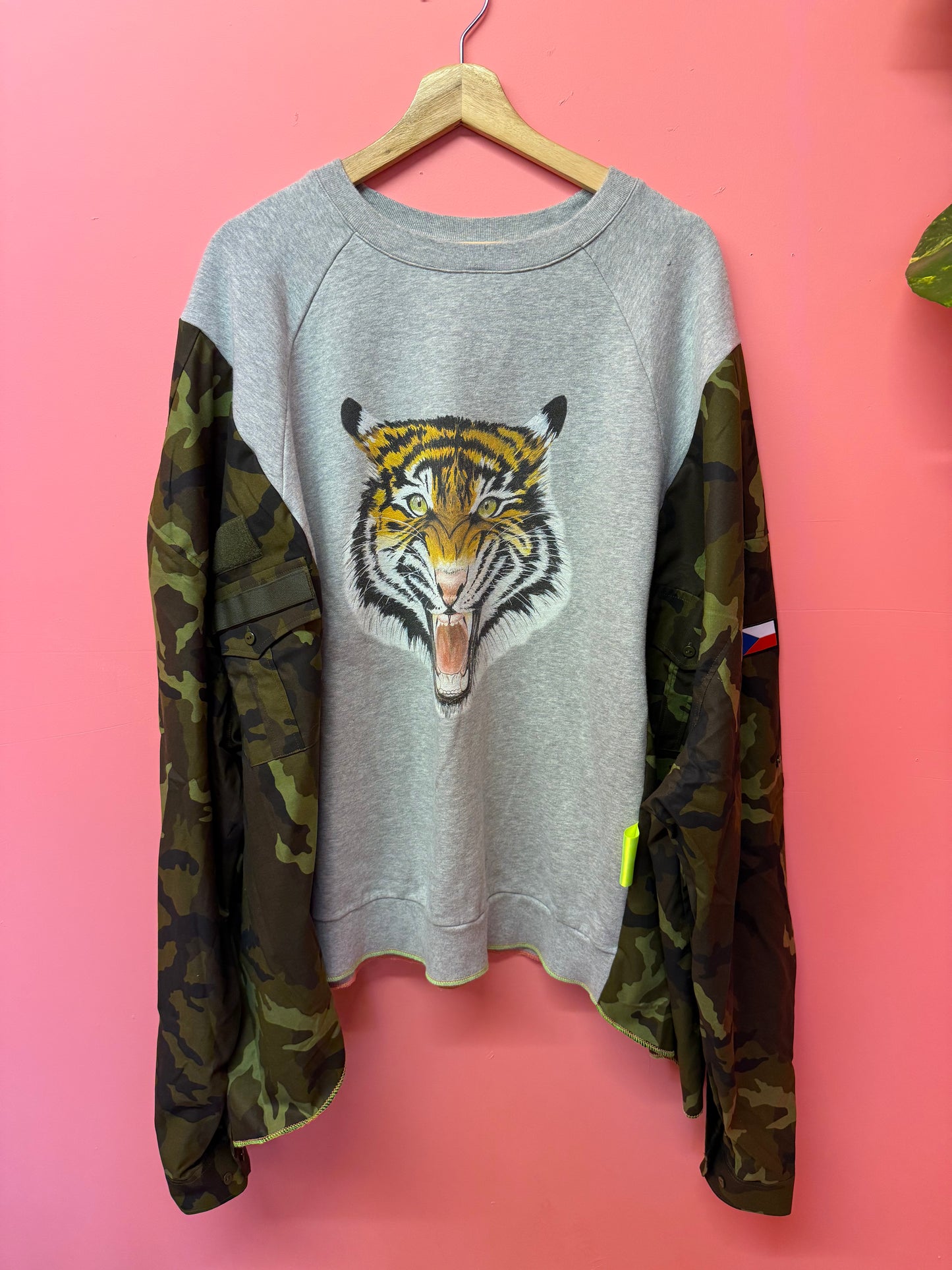 Tiger lazy top