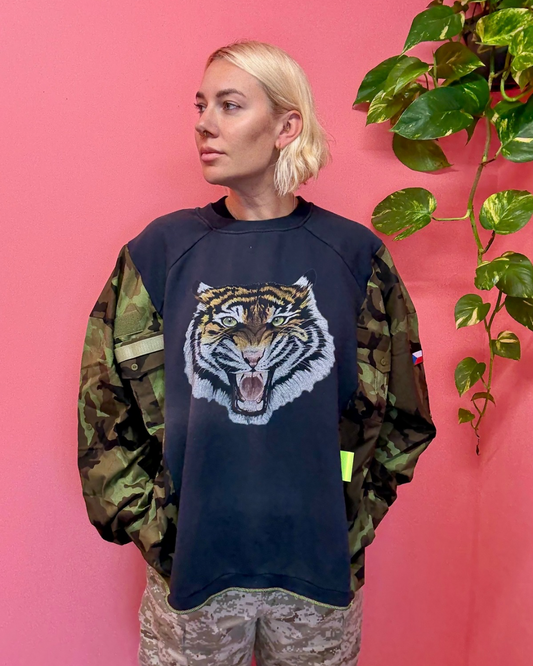 Tiger lazy top